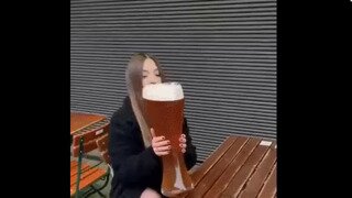 맥주 원샷하는 방법 알려주는 눈나