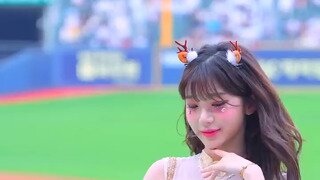 열심히 운동하는 헬스장 처자